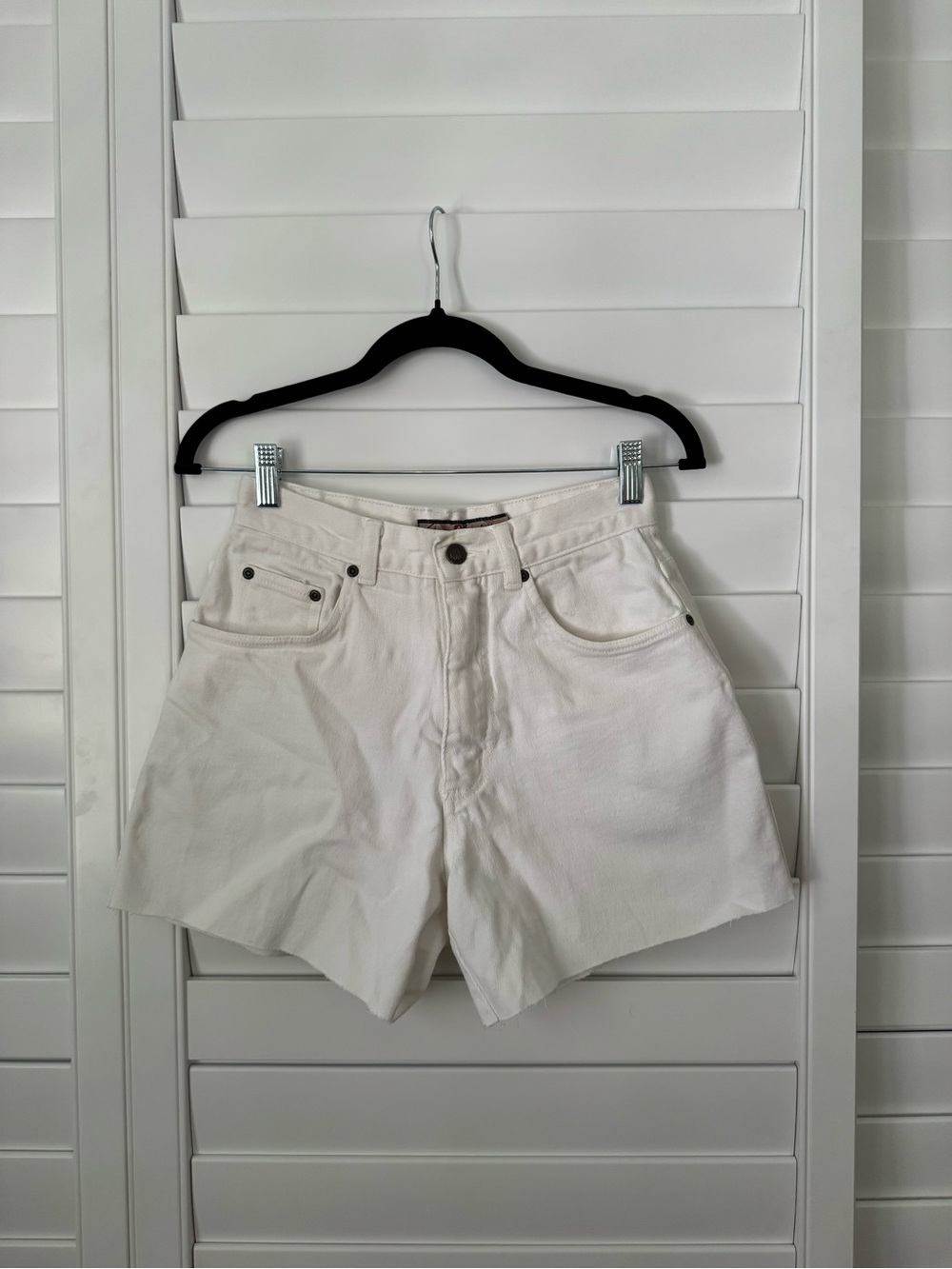 Gloria Vanderbilt White High-Rise Denim Shorts